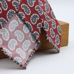 Cruciani &amp; Bella

60% Linen, 40% Silk&nbsp;
Italian fabric

Unlined tie
Red, Blue and Light Beige printed motif tie
Handmade in Italy
8 cm x 150 cm
#10080