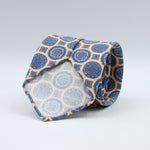 Cruciani &amp; Bella

60% Linen, 40% Silk&nbsp;
Italian fabric

Unlined tie
Sand Beige and Blue Motifs printed tie
Handmade in Italy
8 cm x 150 cm
#10081