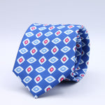 Cruciani &amp; Bella
100% Silk
Self-Tipped
Royal Blue, Light Red, White and Light Blue Motif Tie
Handmade and Printed in &nbsp;Italy
English Archive Motif
8 cm x 150 cm
#10093