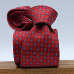 Cruciani &amp; Bella
100% Silk
Self-Tipped
Red,Blue and White Motif Tie
Handmade and Printed in &nbsp;Italy
English Archive Motif
8 cm x 150 cm
#10095