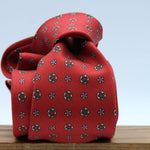 Cruciani &amp; Bella
100% Silk
Self-Tipped
Brick Red, Green and Beige Motif Tie
Handmade and Printed in &nbsp;Italy
English Archive Motif
8,5 cm x 150 cm
#10097