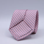 Cruciani &amp; Bella
100% Printed Silk

Self-Tipped
Pink, White and Sky Blue motif Tie&nbsp;
Handmade in Rome, Italy.

8,5 cm x 152 cm
#10153