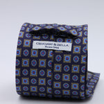 Cruciani &amp; Bella
100% Printed Silk

Self-Tipped
Dark Blue, Light Blue and Red motif Tie&nbsp;
Made in Rome, Italy.

8 cm x 150 cm
#10209