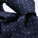 Cruciani &amp; Bella
100% Woven Jacquard Silk
Self-Tipped
Dark Blue and White Flowers Motif Tie
Made in Italy
8 x 150 cm
#10216