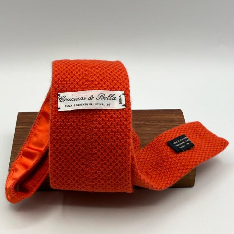 Cruciani & Bella 100% Pointed  Knitted Cachemire Orange knitted tie Plain Tie Handmade in Italy 8 cm x 147 cm New Old Stock