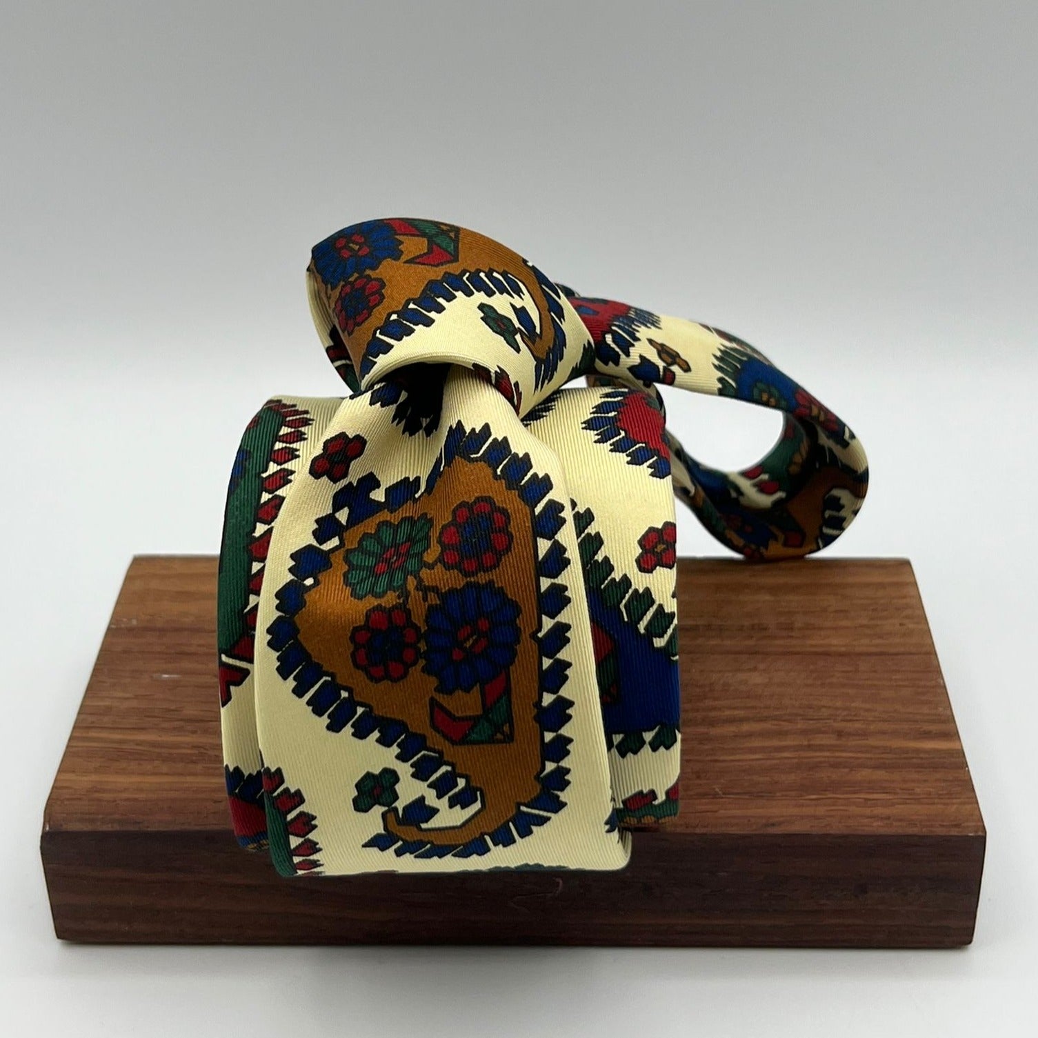 Drake's for Cruciani & Bella 36 oz 100% Printed Silk Tipped Light Yellow Tie Brown, Bleu, Red and Green Motif  Handmade in England 8 cm x 148 cm