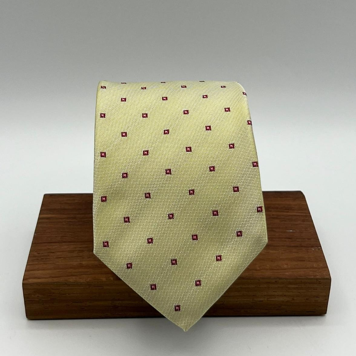 Drake's for Cruciani & Bella 100%  Woven Silk Jacquard Tipped Light Yellow, Red and Rust Motif Tie Handmade in London, England 9 cm x 148 cm #5381