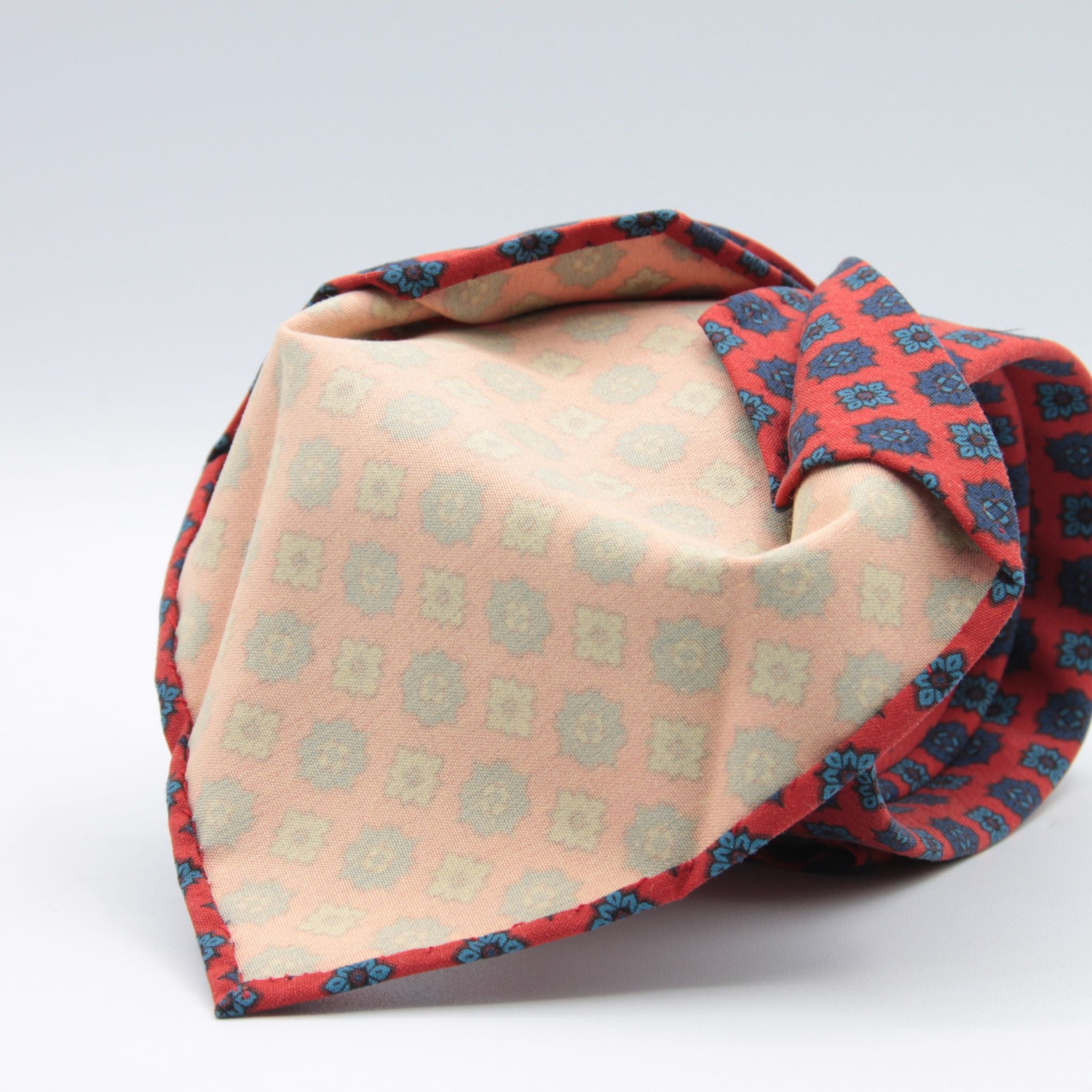 Cruciani &amp; Bella
100% printed Madder Silk
Unlined
Seven Folds
Red, Blue and LightBlue Motif Tie
Handmade in Italy
8 cm x 150 cm
#9084