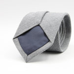 Holliday &amp; Brown for Cruciani &amp; Bella
90% Wool - 10% Silk
Tipped

Light Grey Plain tie
Handmade in Italy

8 cm x 150 cm
#9668