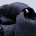 Cruciani &amp; Bella
100% Silk
Self-Tipped
Grey and Royal Blue Motif Tie
Handmade and Printed in &nbsp;Italy
English Archive Motif
8,5 cm x 150 cm
#9731