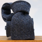 Cruciani &amp; Bella
100% Shetland Wool

Deep Blue Melange Tie
Weave: Herringbone (Chevron)
Unlined Tie
Handmade in Italy
8 x 150 cm
#9803
Suggested knot: Four-in-hand