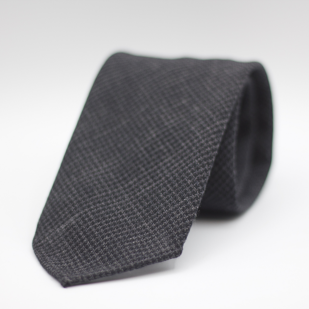 Cruciani & Bella Hardy Minnis Fresco III, 2 Ply 100% Wool, 310 gr Made in Uk, Huddersfield Unlined Hand rolled blades BLACK/GREY Puppy Tooth Tie Handmade in Italy 8 cm x 150 cm