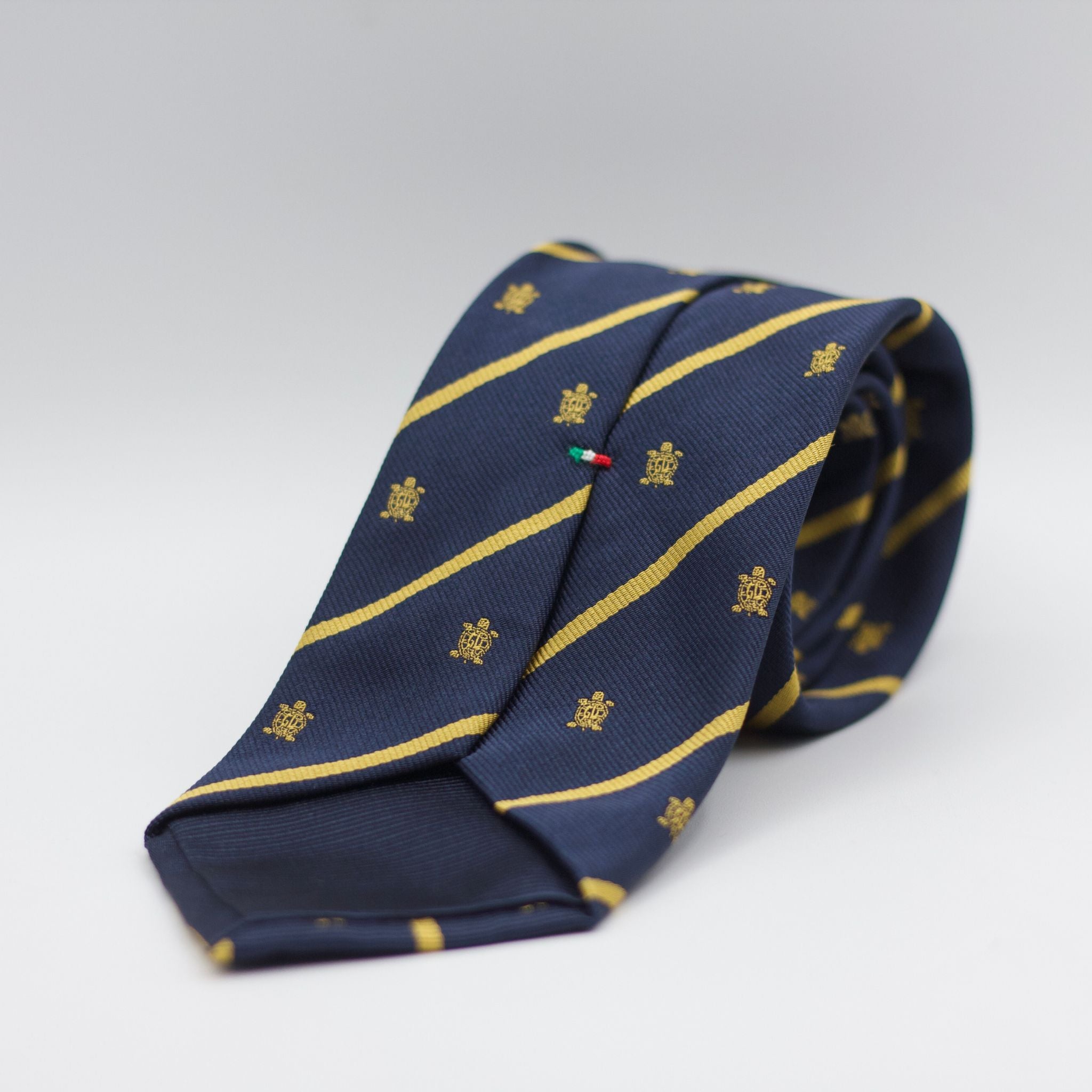 Cruciani &amp; Bella per Gentlemen Drivers 100% Woven Jacquard Silk Tipped Blue, Gold Stripes Crest Tie Handmade in Italy 8 cm x 150 cm