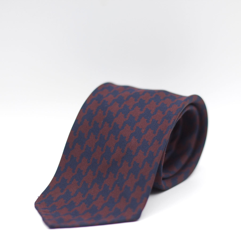 Holliday & Brown for Cruciani & Bella 100% printed Silk Unlined Seven Fold Blue and Burgundy houndstooth motif tie Handmade in Italy 8 cm x 150 cm