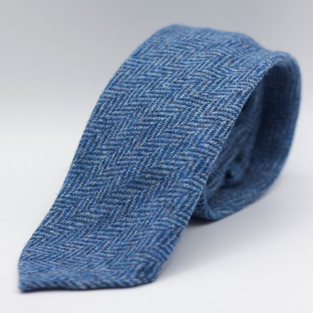 Cruciani & Bella 100% Shetland Tweed  Unlined Hand rolled blades Blue and Light Blue Herringbone tie Handmade in Italy Fabric Made in England 8 cm x 150 cm Suggested knot: 4 in hand
