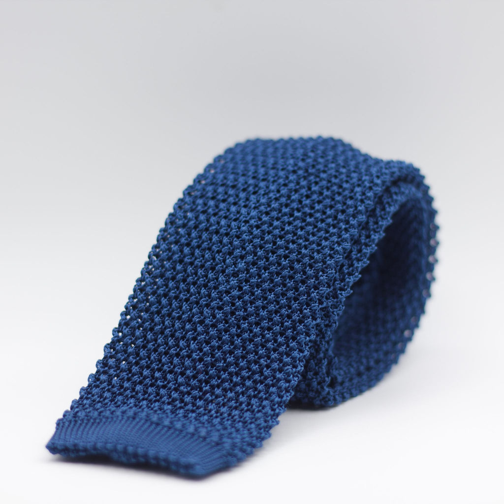Holliday & Brown  100% Knitted Silk Handmade in Como, Italy Cobalt blue tie 6 cm x 145 cm