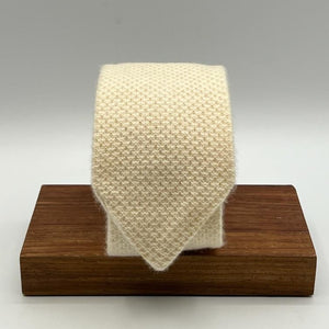 Cruciani & Bella 100% Pointed  Knitted Cachemire Off White knitted tie Plain Tie Handmade in Italy 8 cm x 147 cm New Old Stock