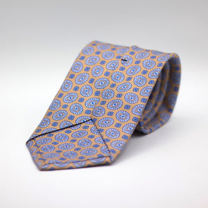 Cruciani &amp; Bella 100% Printed Silk Silk Made in England&nbsp; Self-tipped Beige, Blue and White Motif Tie 8 cm x 150 cm Handmade in &nbsp;England