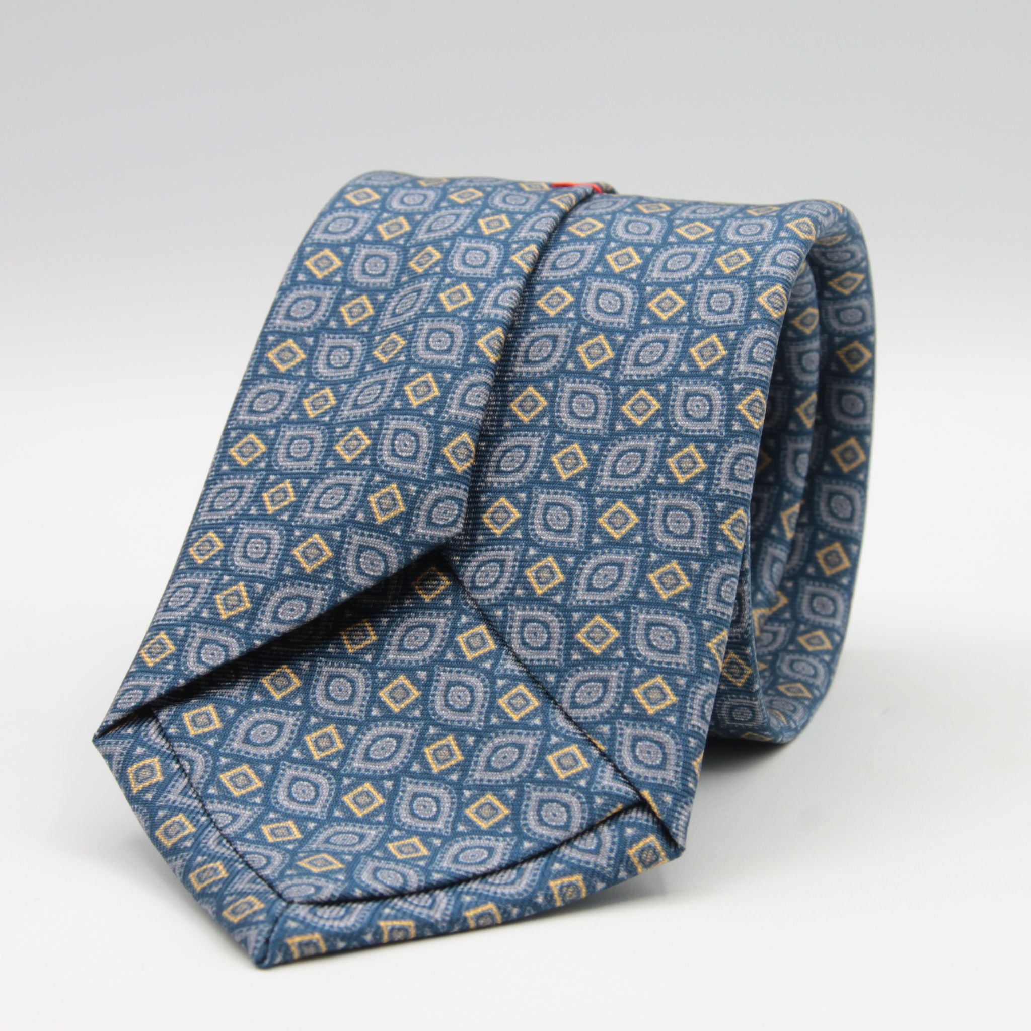 Cruciani &amp; Bella
100% Printed Silk

Self-Tipped
Blue, Grey and Yerllow Motif Tie&nbsp;
Handmade in Rome, Italy.

8 cm x 150 cm
#9295