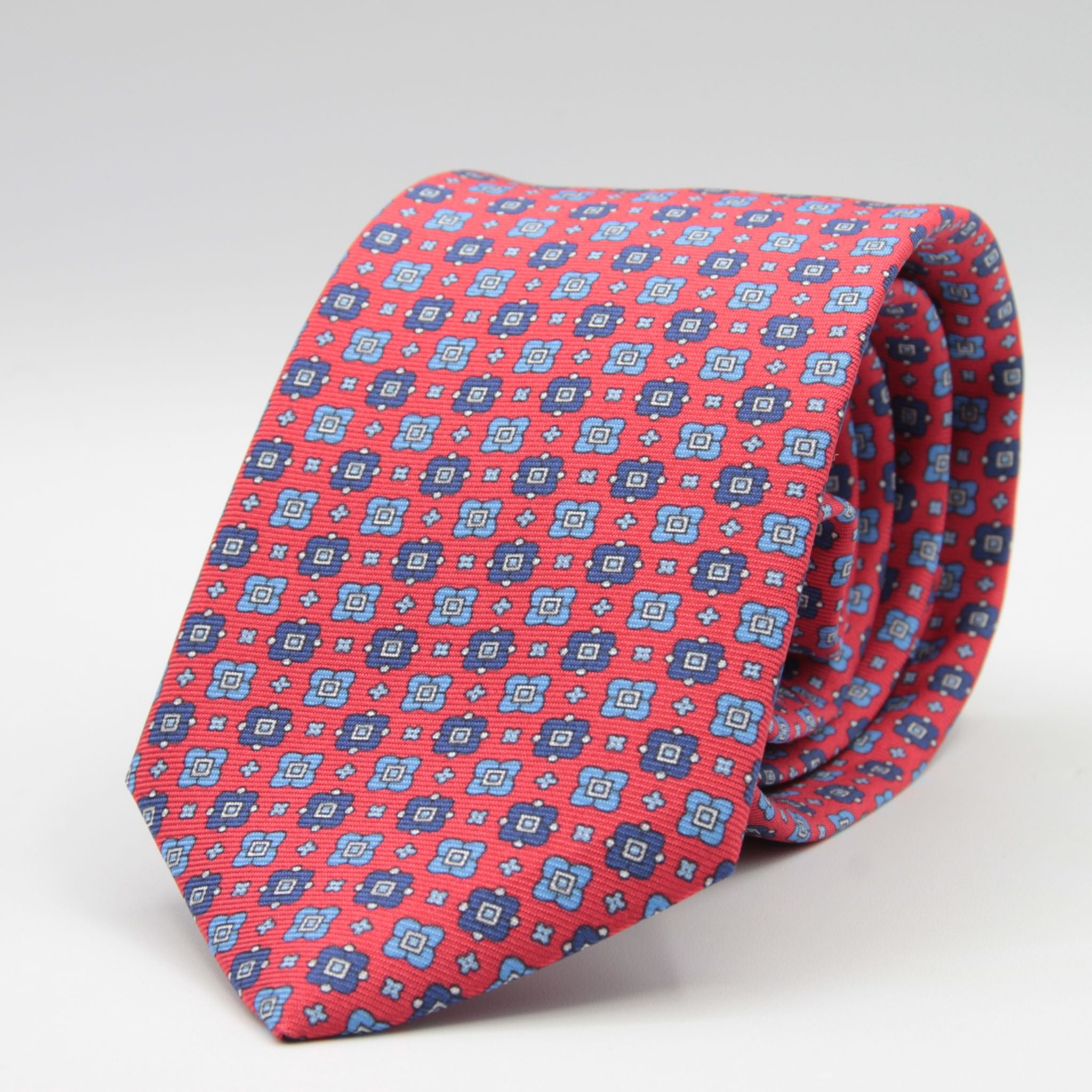 Cruciani &amp; Bella
100% Printed Silk

Self-Tipped
Red, Blue, Light Blue and White Motif Tie&nbsp;
Handmade in Rome, Italy.

8 cm x 150 cm
#9297