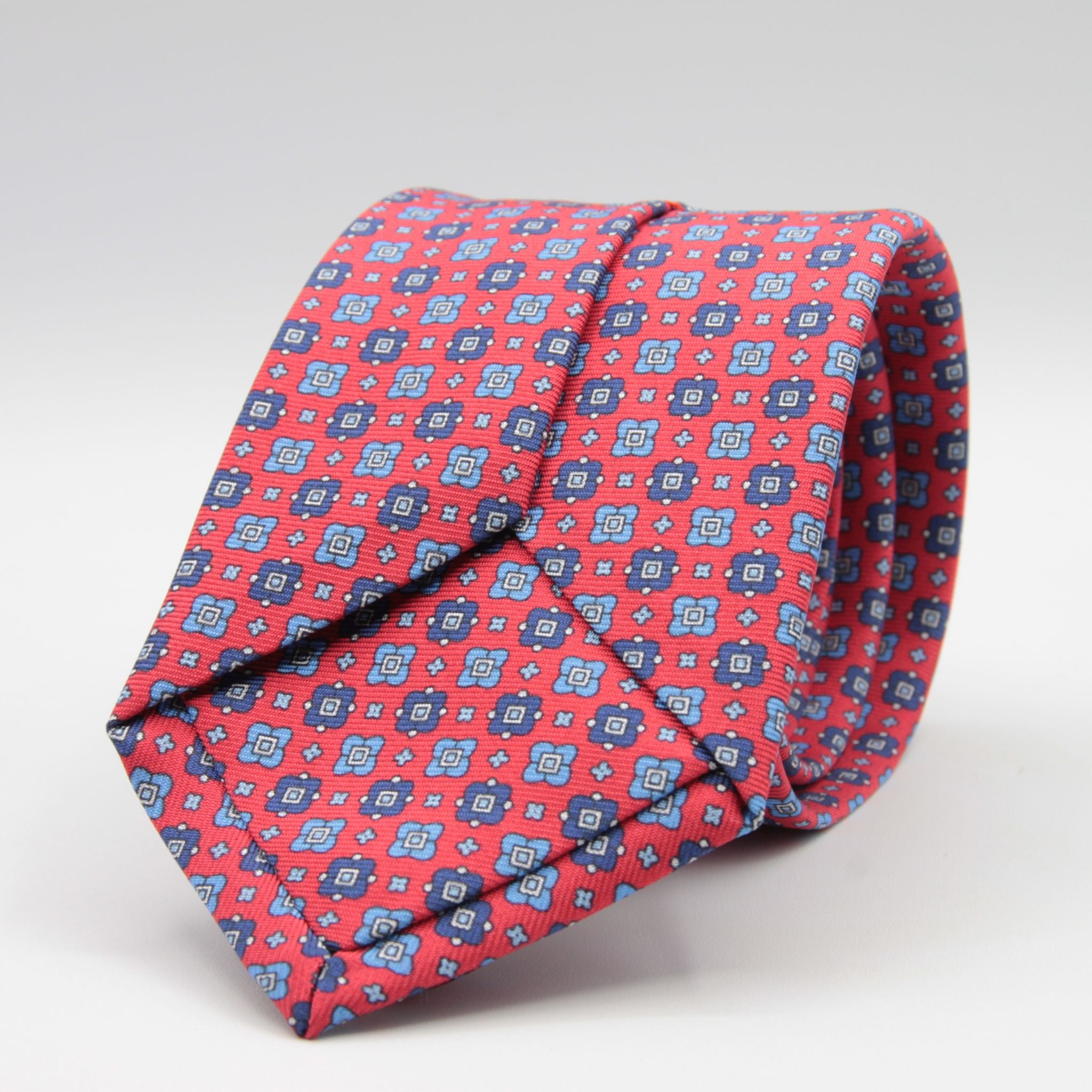 Cruciani &amp; Bella
100% Printed Silk

Self-Tipped
Red, Blue, Light Blue and White Motif Tie&nbsp;
Handmade in Rome, Italy.

8 cm x 150 cm
#9297