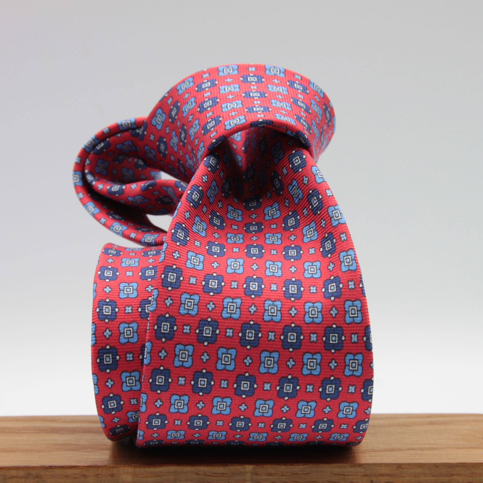 Cruciani &amp; Bella
100% Printed Silk

Self-Tipped
Red, Blue, Light Blue and White Motif Tie&nbsp;
Handmade in Rome, Italy.

8 cm x 150 cm
#9297