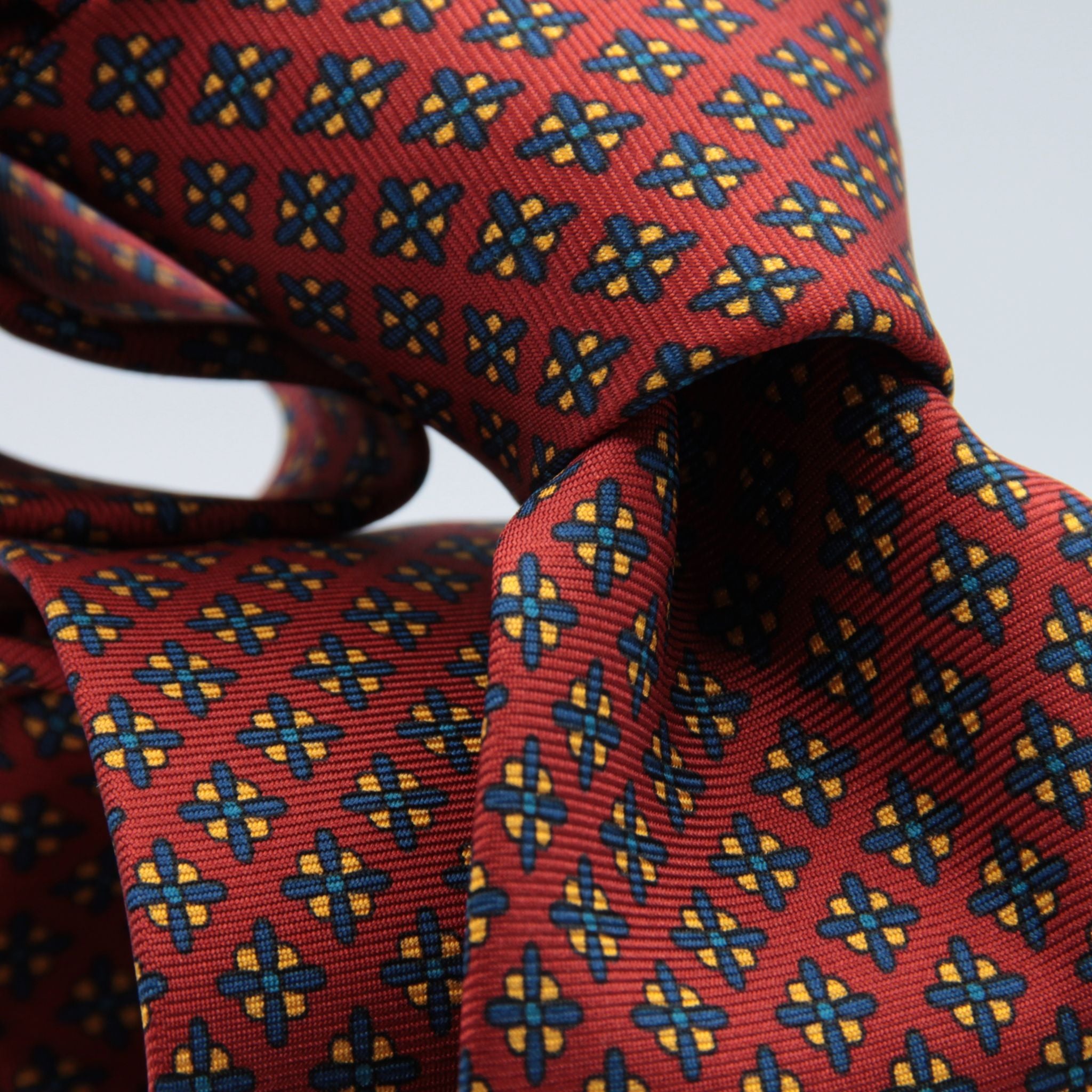 Cruciani &amp; Bella&nbsp; 100% Printed Silk Self-Tipped Printed Archive Medallion Design Red, Yellow and blue Handmade in Italy 8 x 150 cm #8916 e