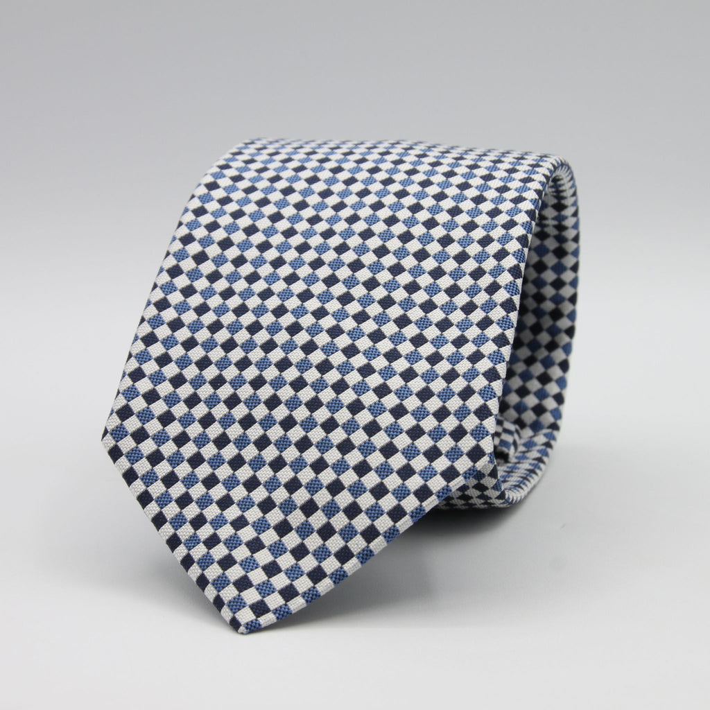 Cruciani &amp; Bella

100% Woven Jacquard silk
Tipped

White, Blue and Light Blue Optical Motif Tie
Handmade in Como, Italy
8 cm x 150 cm
#7876