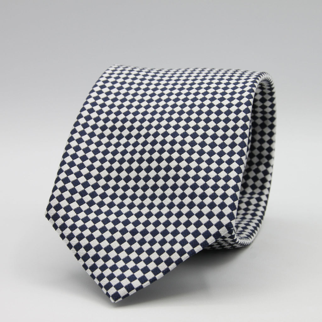 Cruciani &amp; Bella

100% Woven Jacquard Silk
Tipped
3-Folds High
White and dark Blue Optical Motif Tie
Handmade in Como, Italy
8 cm x 150 cm
#7877
