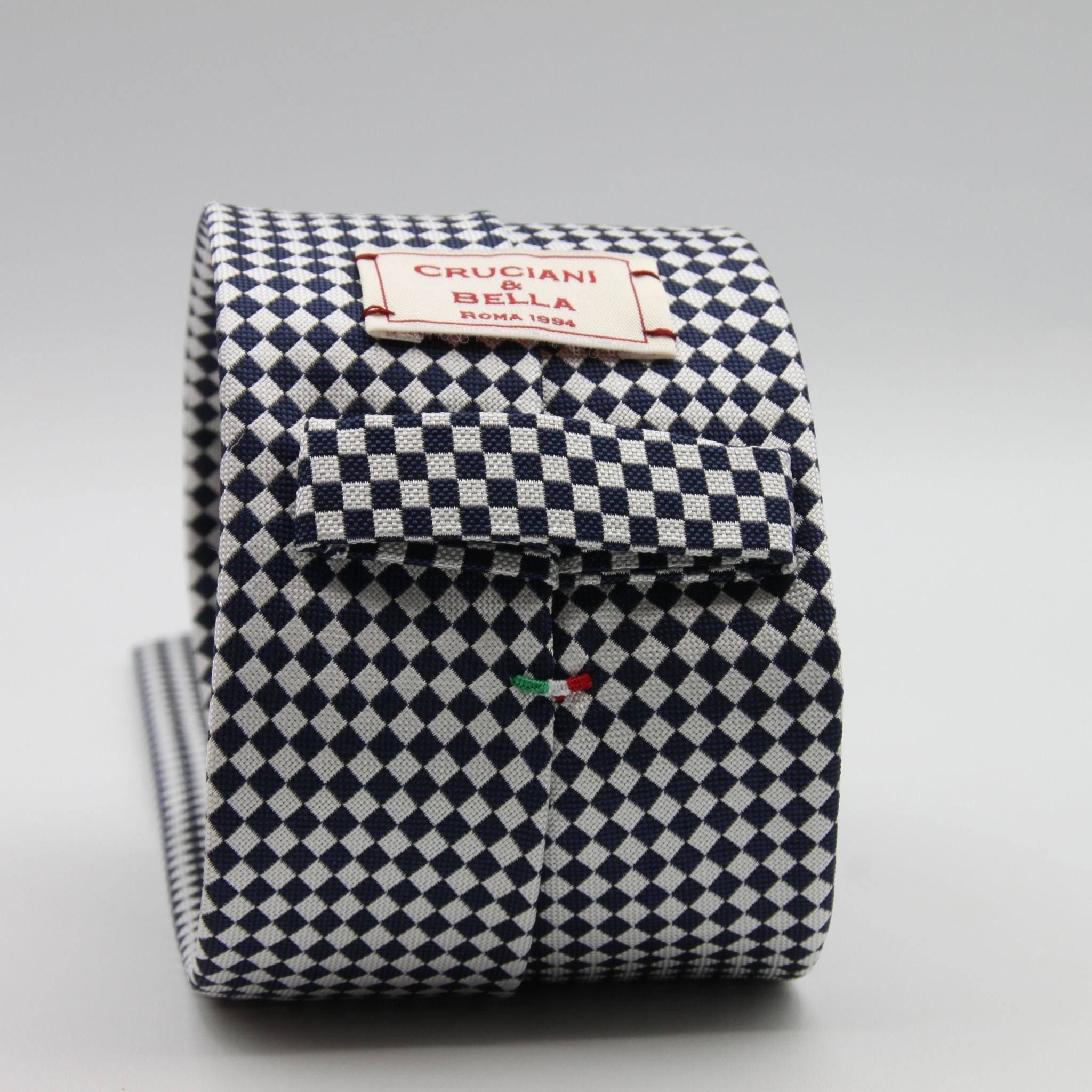 Cruciani &amp; Bella

100% Woven Jacquard Silk
Tipped
3-Folds High
White and dark Blue Optical Motif Tie
Handmade in Como, Italy
8 cm x 150 cm
#7877