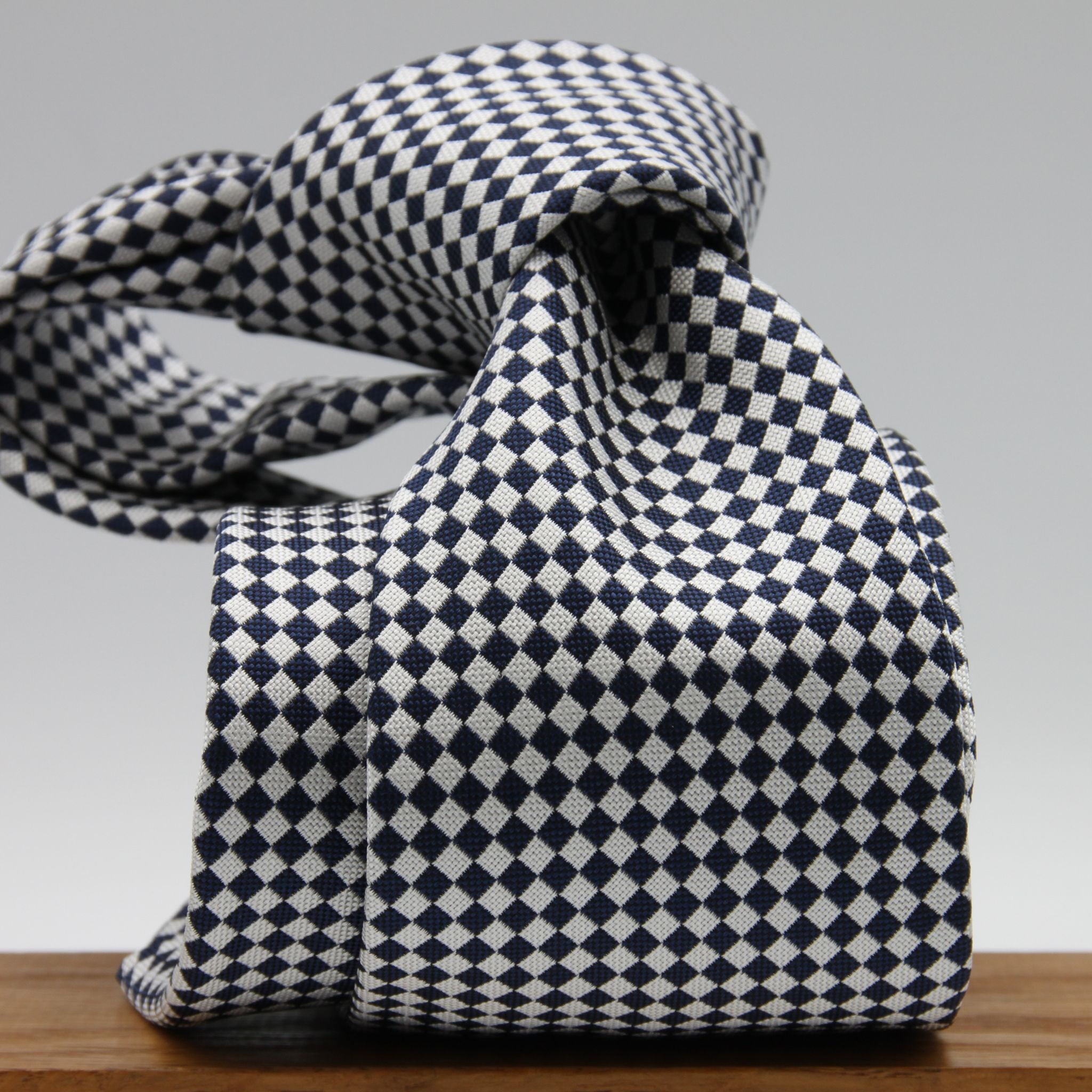 Cruciani &amp; Bella

100% Woven Jacquard Silk
Tipped
3-Folds High
White and dark Blue Optical Motif Tie
Handmade in Como, Italy
8 cm x 150 cm
#7877