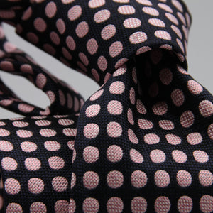 Cruciani &amp; Bella

100% Woven Jacquard silk
Tipped

Dark Blue and Pink "Winston's Spot" Tie
Handmade in Como, Italy
8 cm x 150 cm
#8801