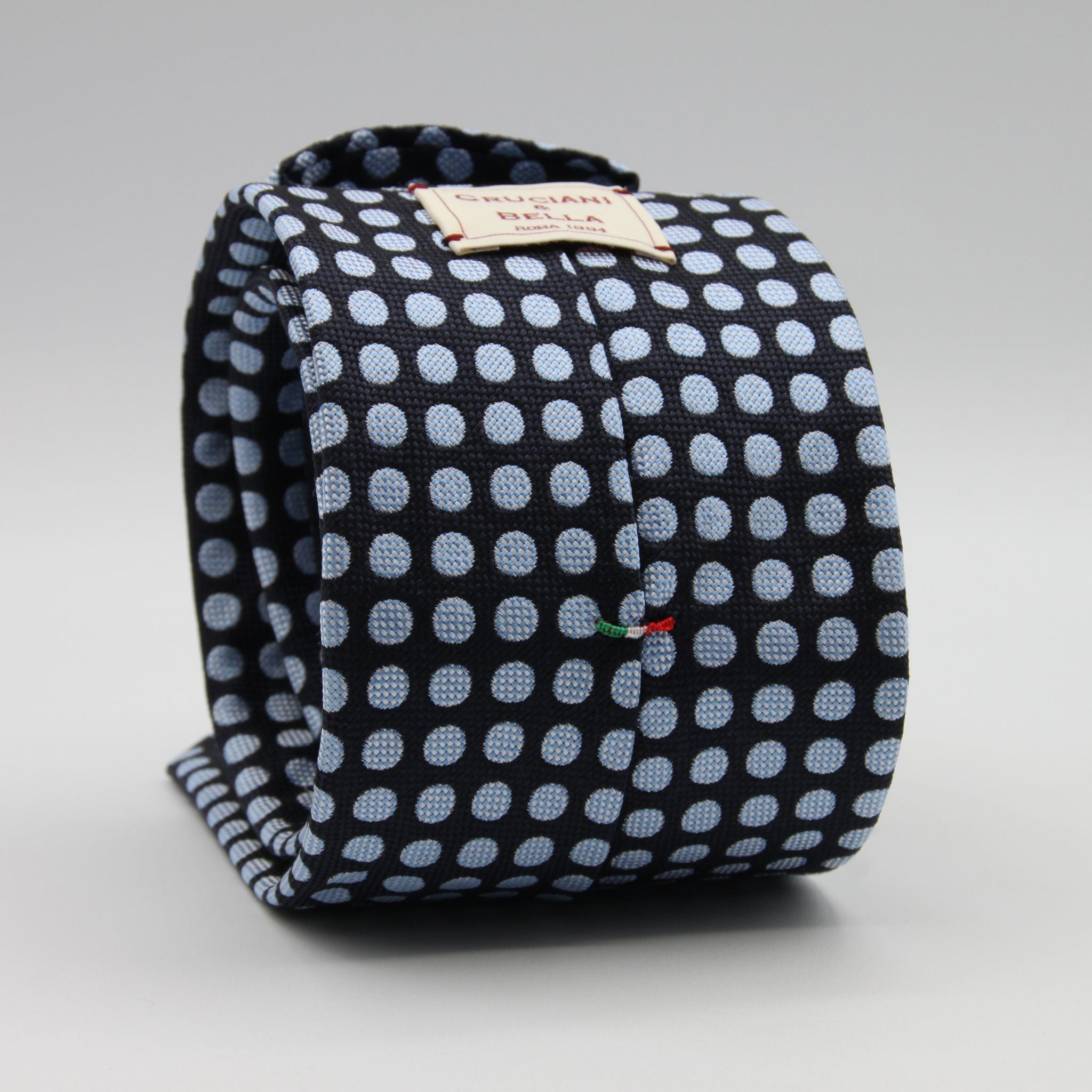 Cruciani &amp; Bella

100% Woven Jacquard silk
Tipped

Blue Navy and Baby Blue "Winston's Spot" Tie
Handmade in Como, Italy
8 cm x 150 cm
#8802
