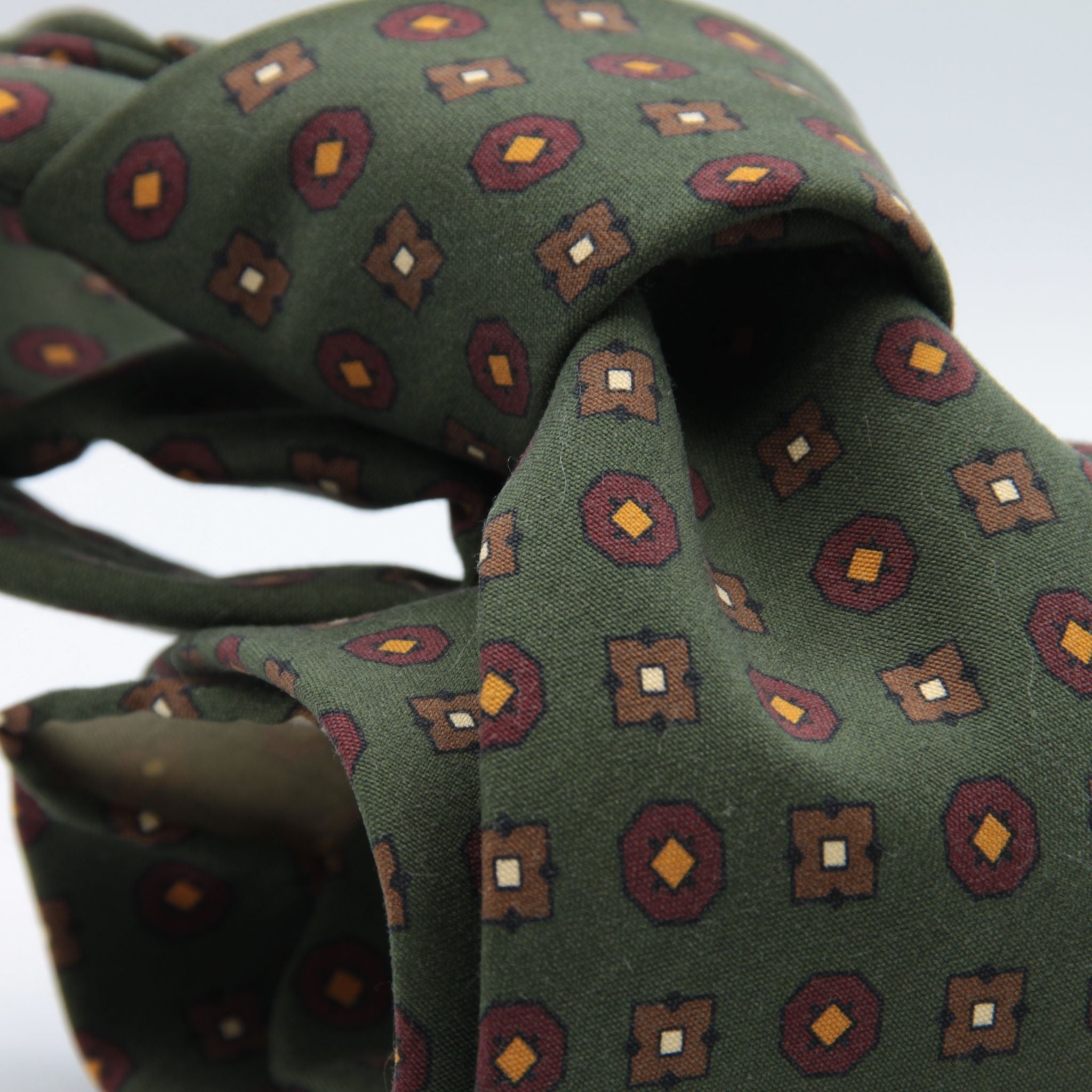 Cruciani &amp; Bella
Handmade in Italy
Unlined
Green, Brown, Rust and Orange
100% Madder Silk
8 X 150 Cm
#9067