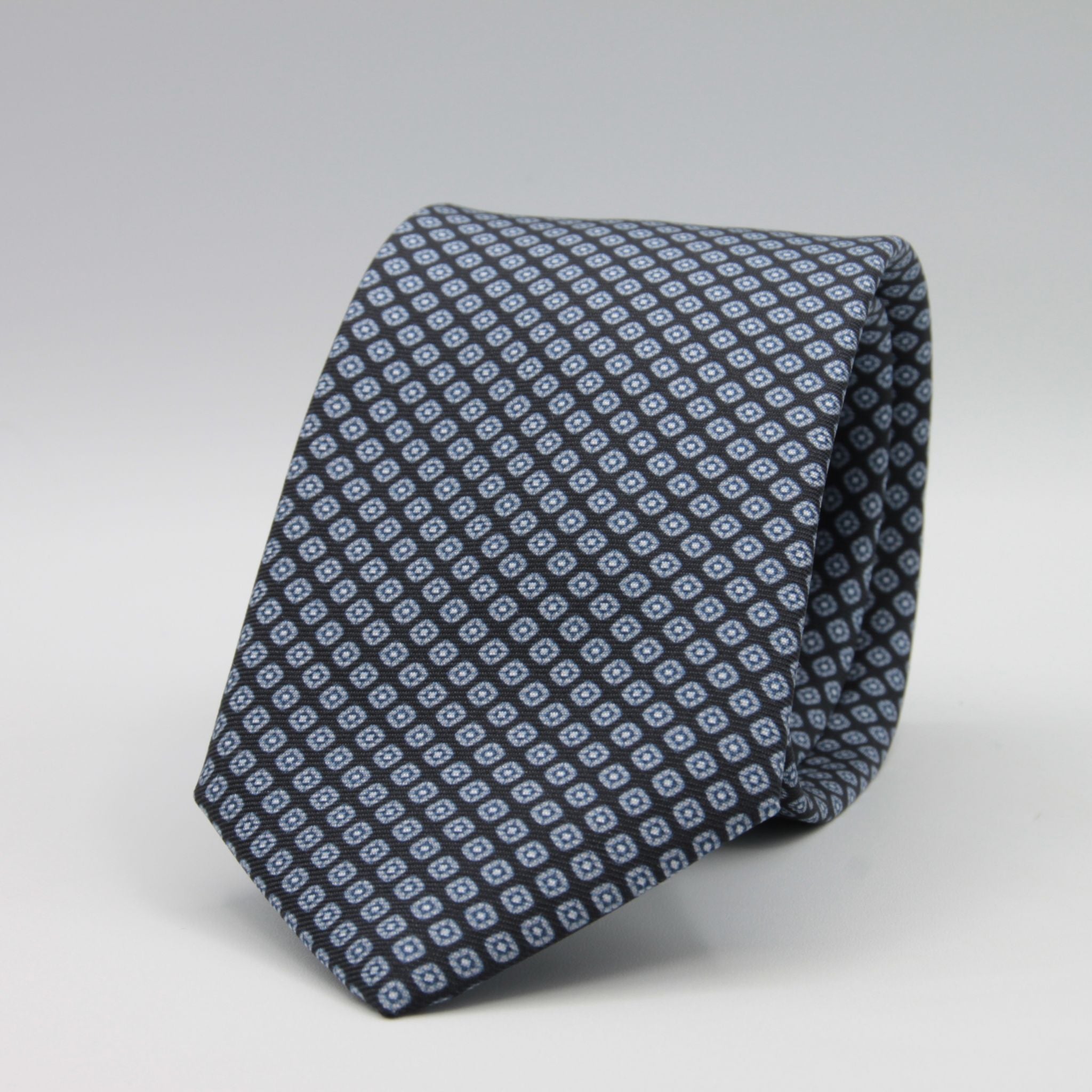 Cruciani &amp; Bella
100% Printed Silk

Self-Tipped
Dark Blue and Grey Motif Tie&nbsp;
Handmade in Rome, Italy.

8 cm x 150 cm
#9290