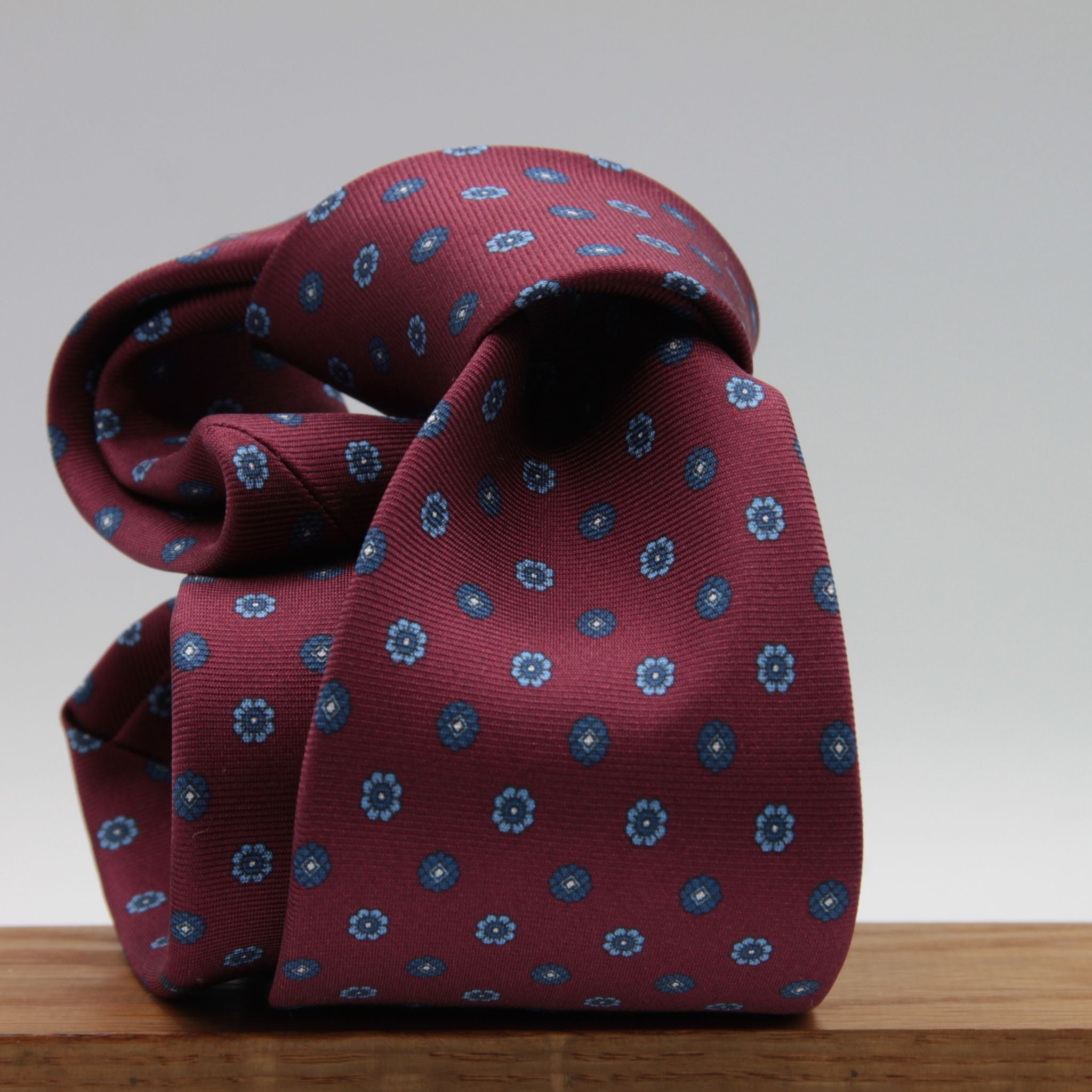 Cruciani &amp; Bella
100% Printed Silk

Self-Tipped
Red Wine, Blue, Light Blue and White Motif Tie&nbsp;
Handmade in Rome, Italy.

8 cm x 150 cm
#9300
