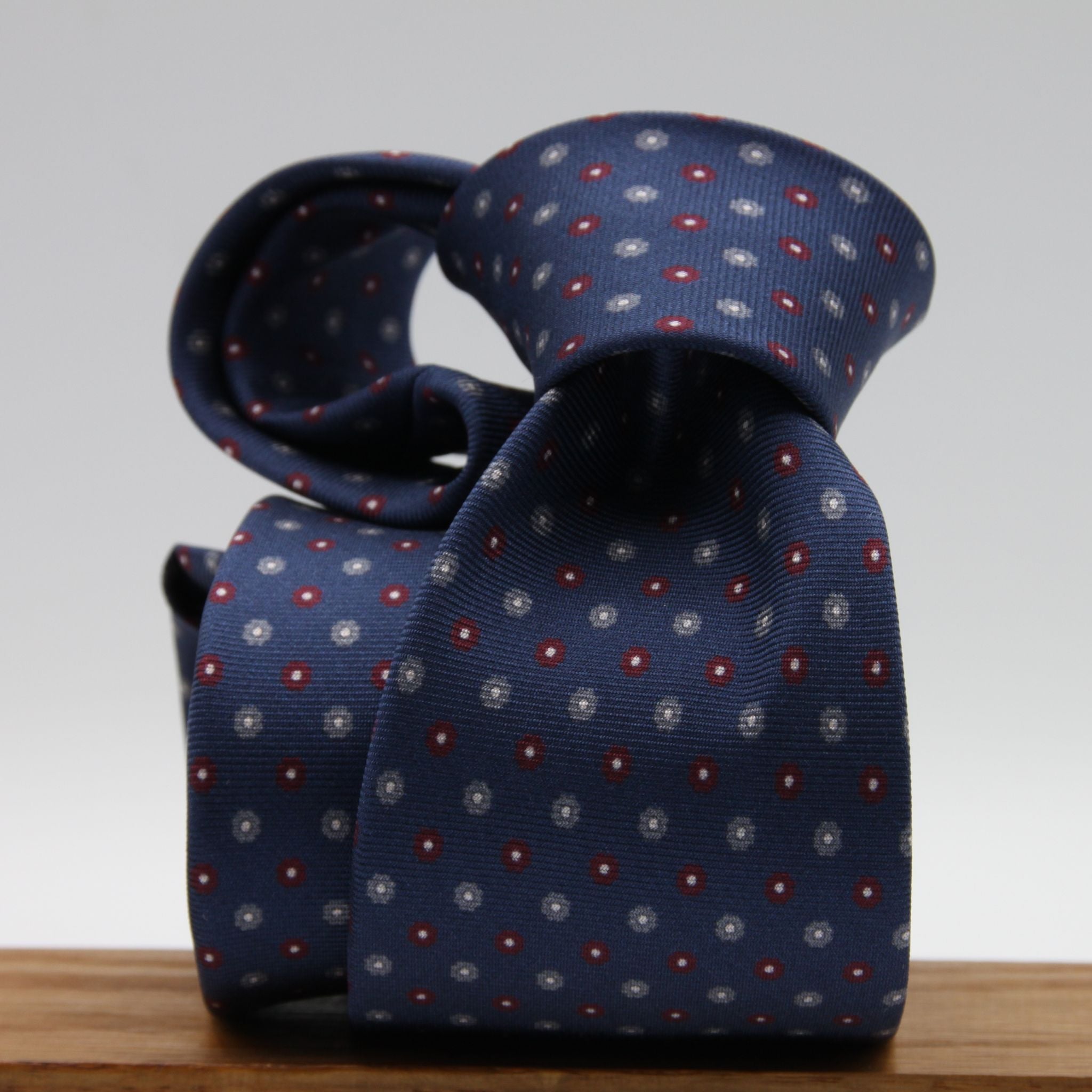 Cruciani &amp; Bella
100% Printed Silk

Self-Tipped
Blue, red, Grey and White Motif Tie&nbsp;
Handmade in Rome, Italy.

8 cm x 150 cm
#9301