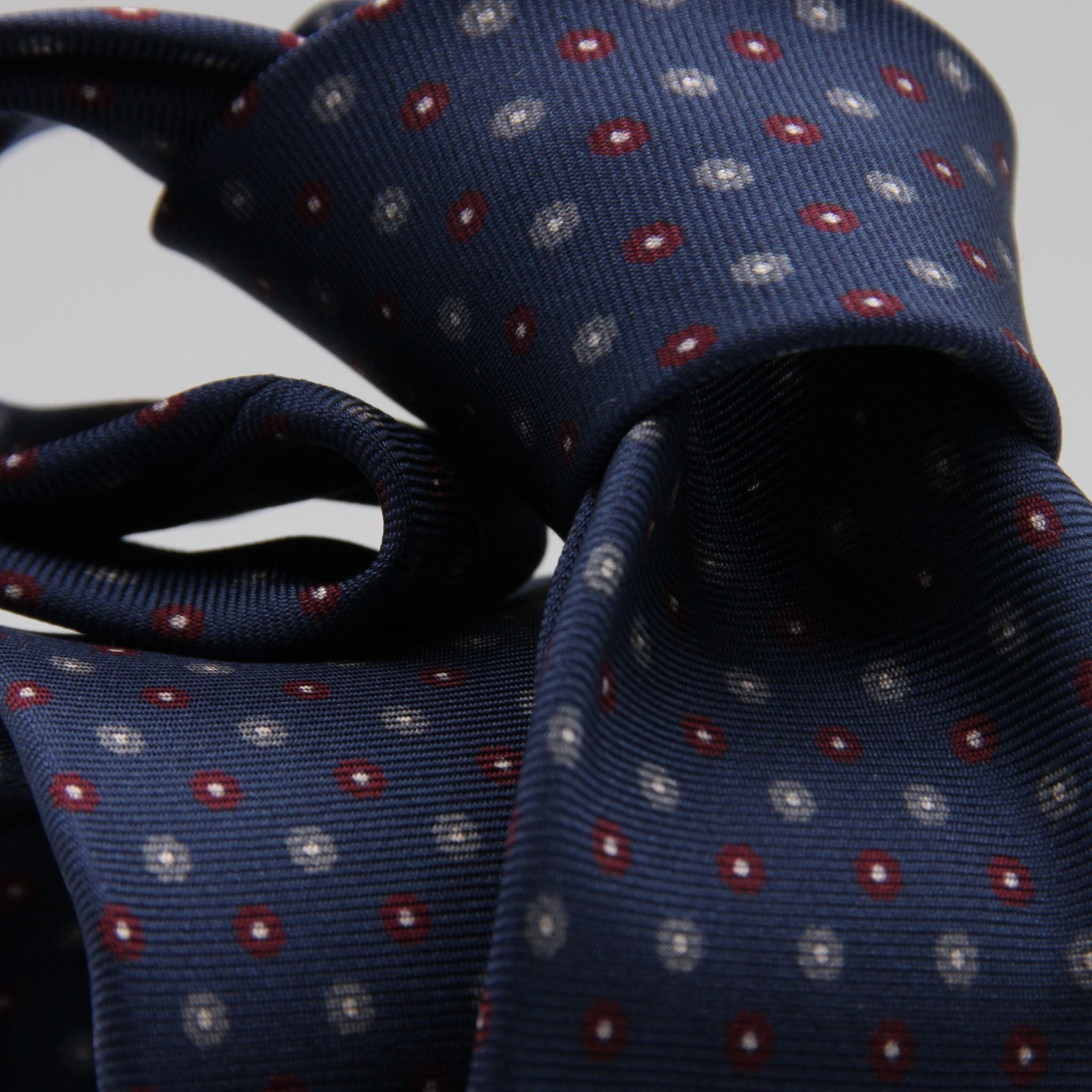 Cruciani &amp; Bella
100% Printed Silk

Self-Tipped
Blue, red, Grey and White Motif Tie&nbsp;
Handmade in Rome, Italy.

8 cm x 150 cm
#9301