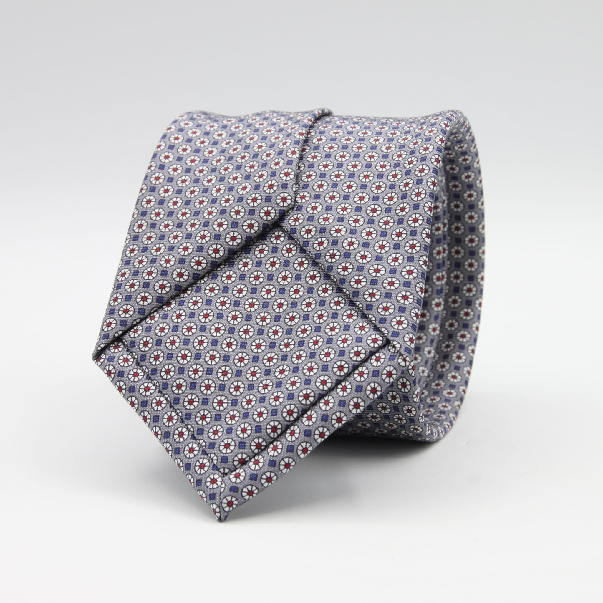 Cruciani &amp; Bella
100% Printed Silk

Self-Tipped
Grey, White, Red and Blue Motif Tie
Handmade in Rome, Italy.
8 cm x 150 cm
#9429