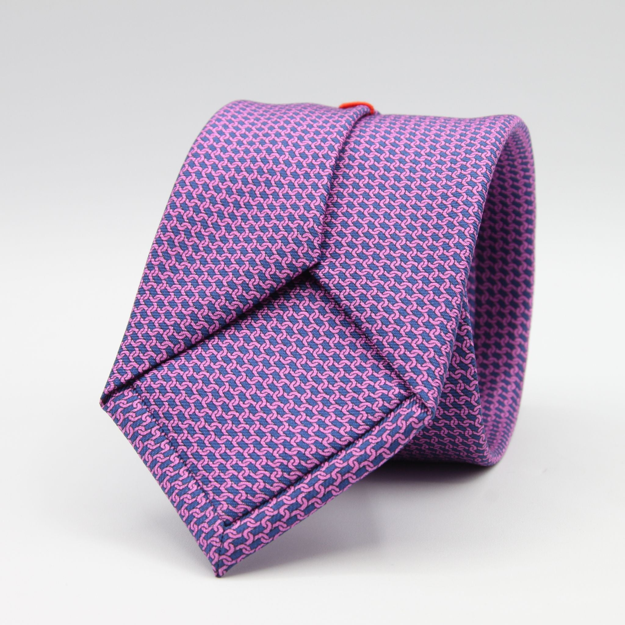 Cruciani &amp; Bella
100% Silk
Printed
Self-Tipped
Blue and Fucsia Motif Tie
Handmade in Rome, Italy.
8 cm x 150 cm
#9433