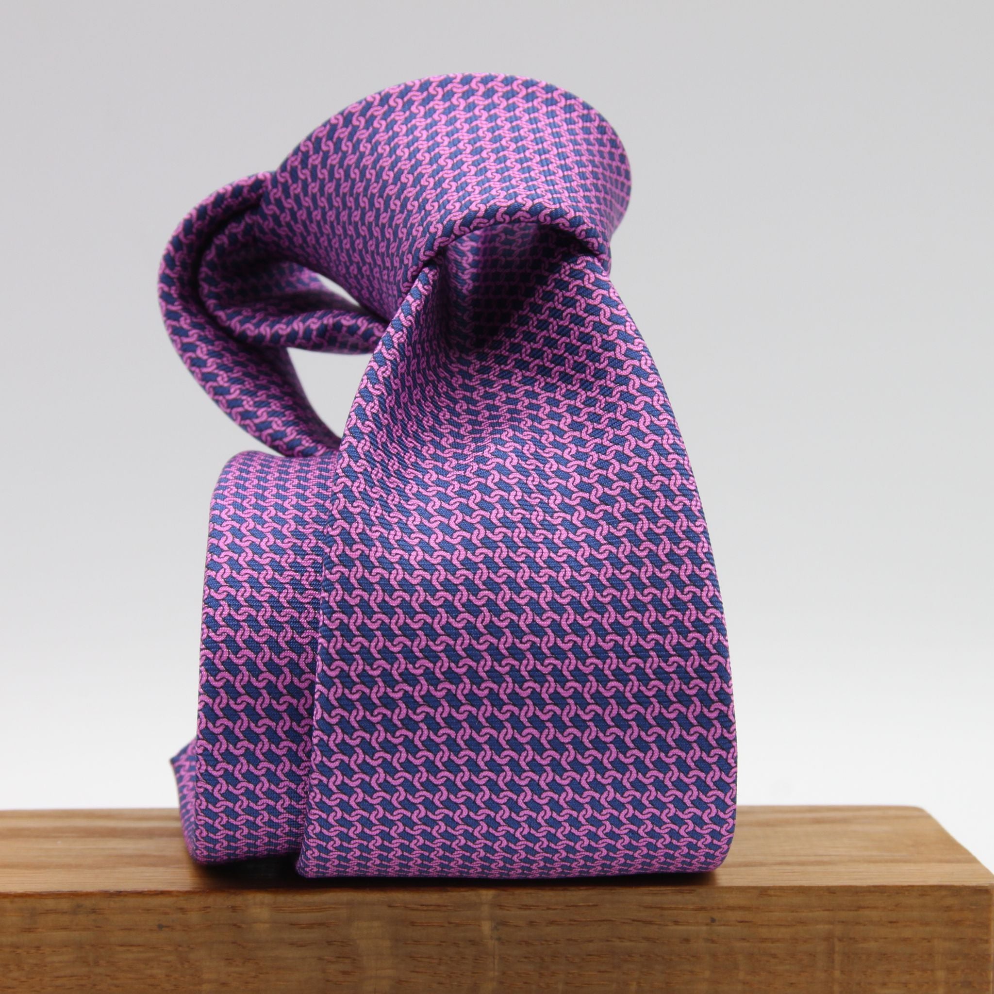 Cruciani &amp; Bella
100% Silk
Printed
Self-Tipped
Blue and Fucsia Motif Tie
Handmade in Rome, Italy.
8 cm x 150 cm
#9433