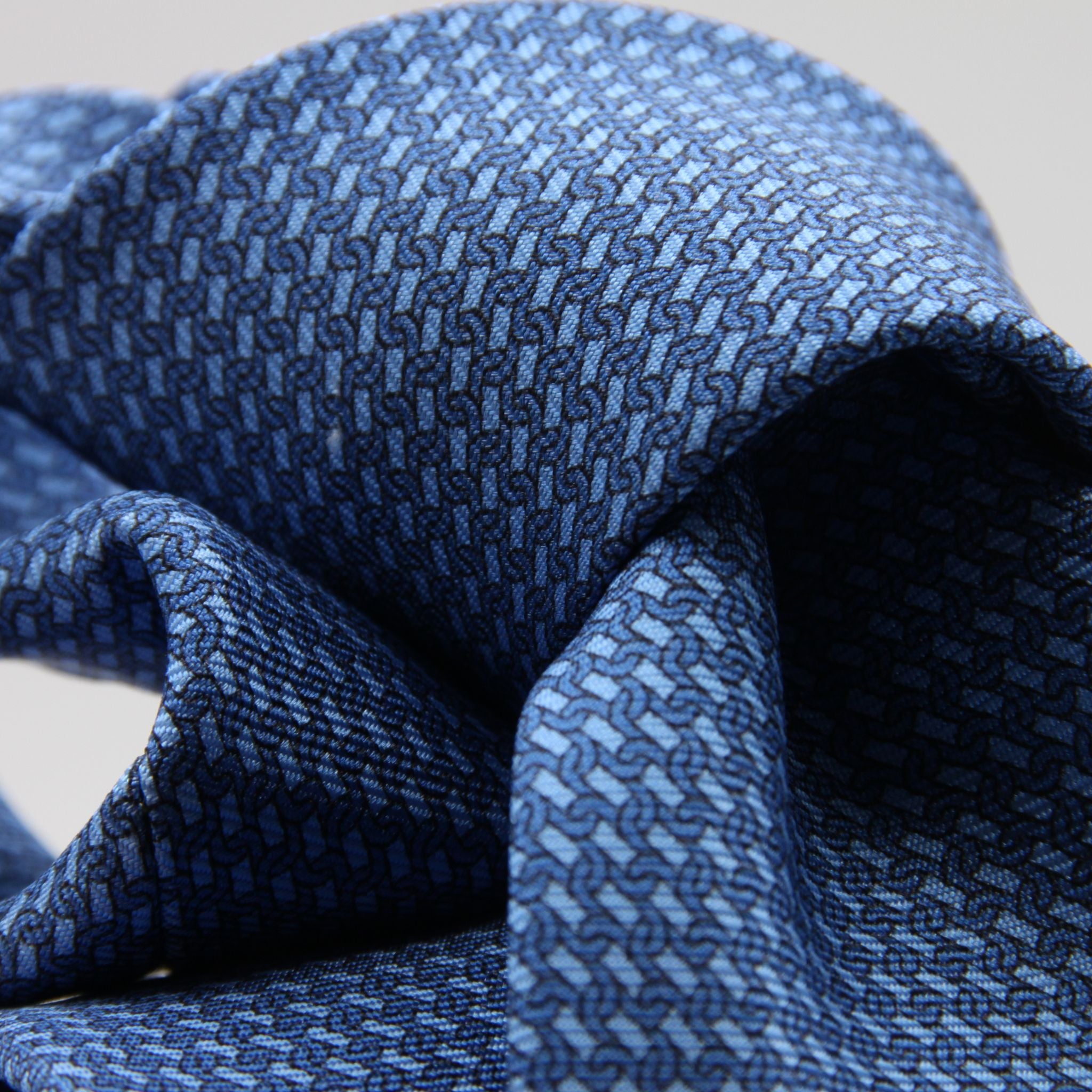 Cruciani &amp; Bella
100% Silk
Printed
Self-Tipped
Blue and Light Blue Motif Tie
Handmade in Rome, Italy.
8 cm x 150 cm
#9434