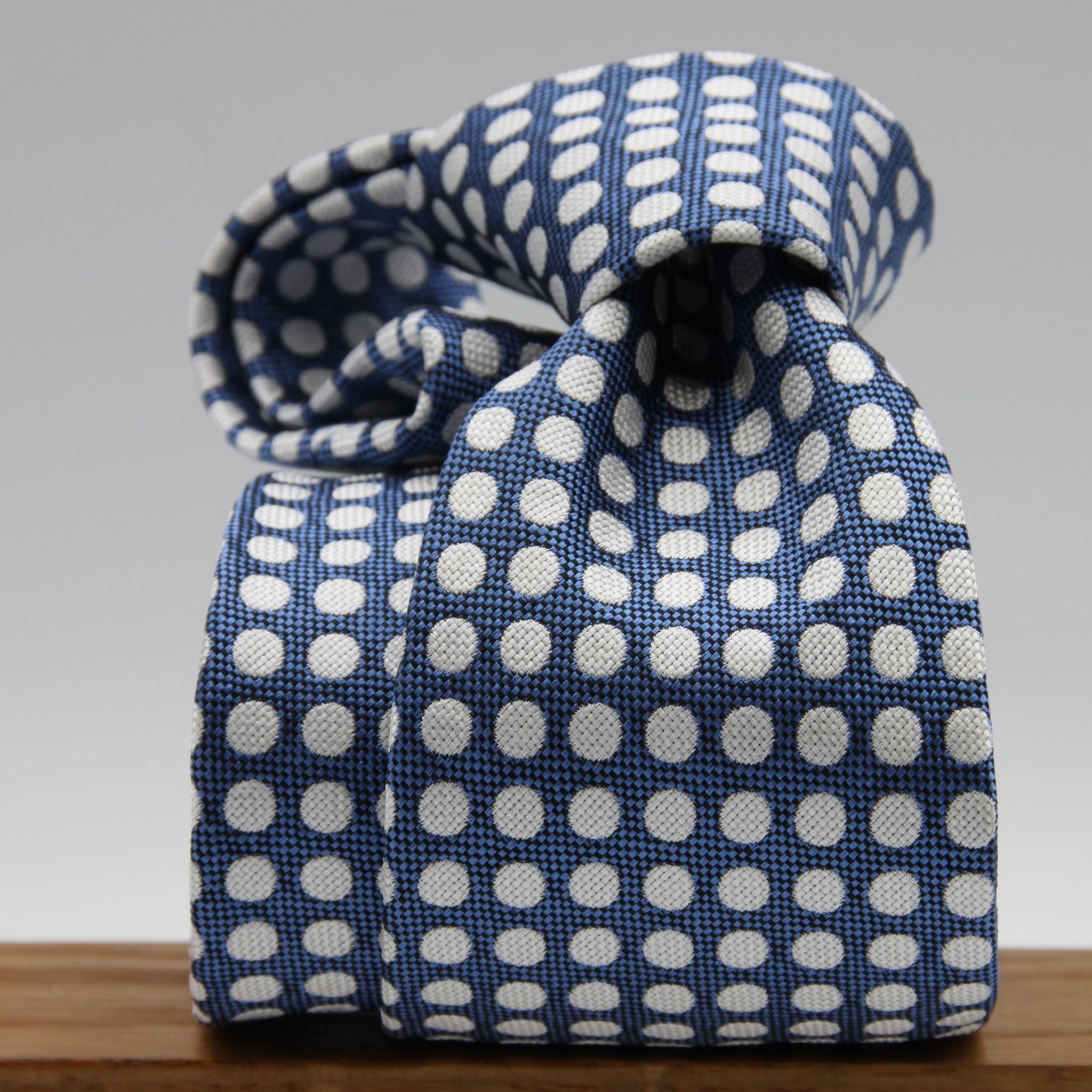 Cruciani &amp; Bella

100% silk
Tipped

Cobalt Blue "Winston's Spot" tie
Handmade in Como, Italy
8 cm x 150 cm
#7720