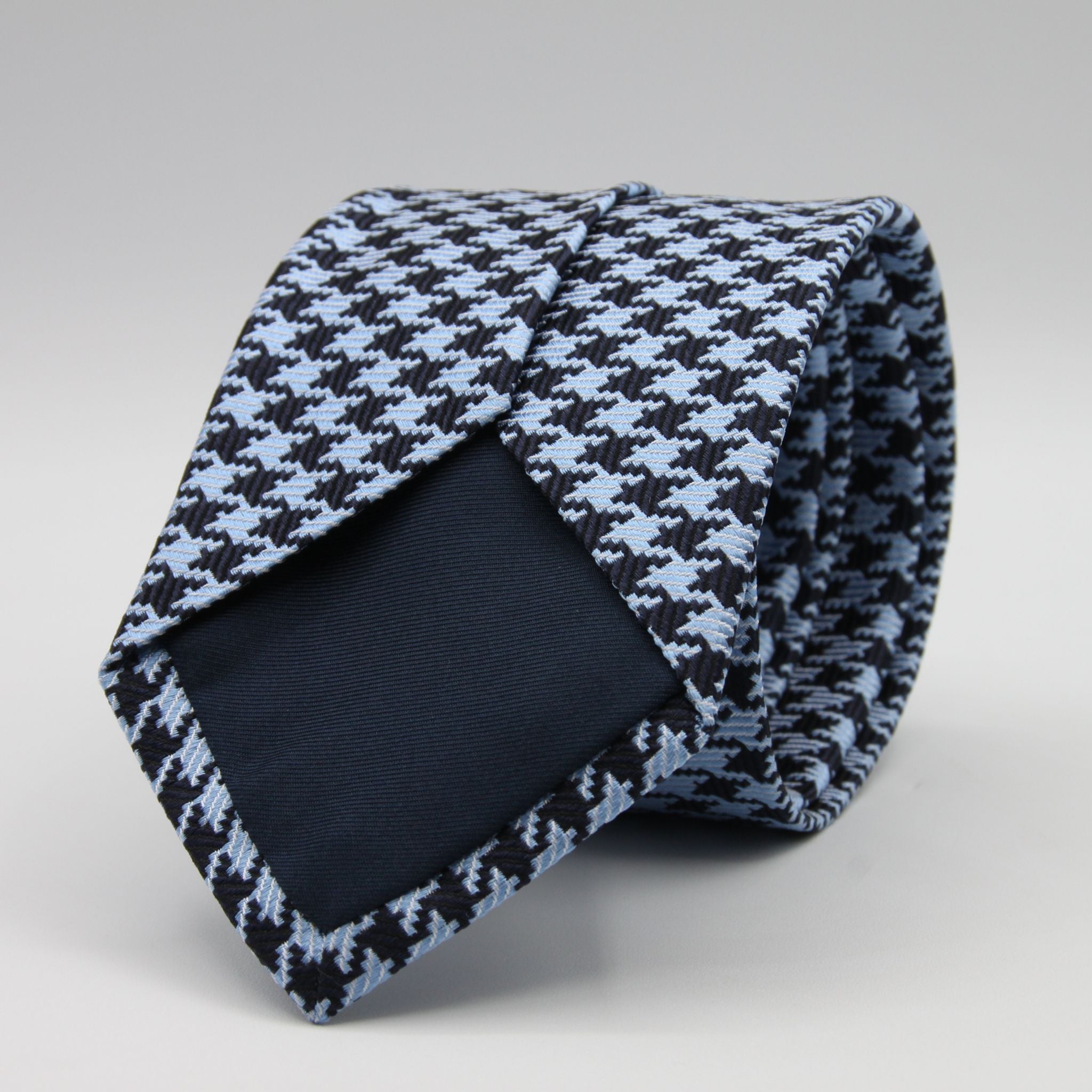 Cruciani &amp; Bella

100% Woven Jacquard silk
Tipped

Blue Navy and Baby Blue Pied de Poule &nbsp;Motif Tie
Handmade in Como, Italy
8 cm x 150 cm
#8803