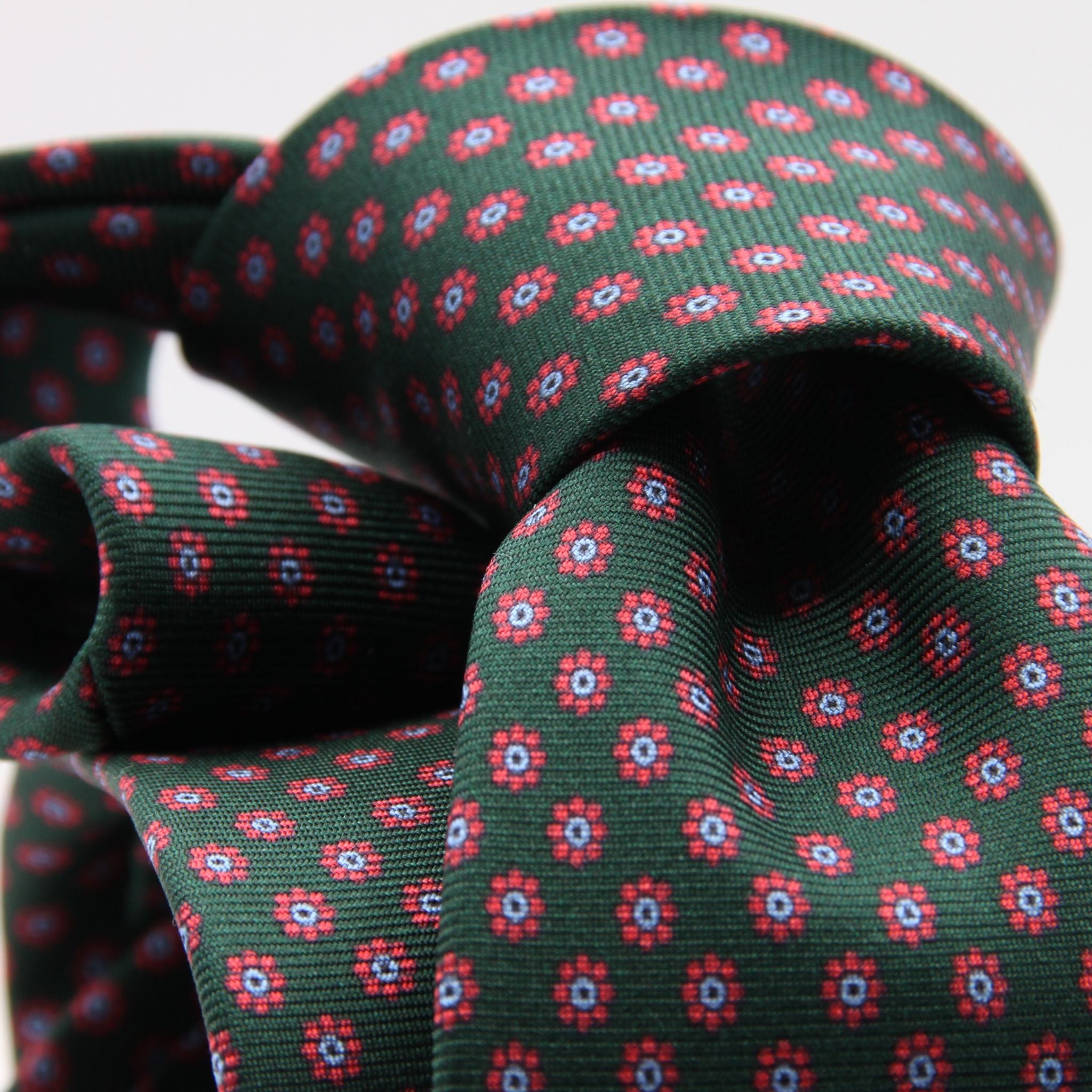Cruciani &amp; Bella
100% Printed Silk

Self-Tipped
Green, Orange and Light Blue Motif Tie&nbsp;
Handmade in Rome, Italy.

8 cm x 150 cm
#9294