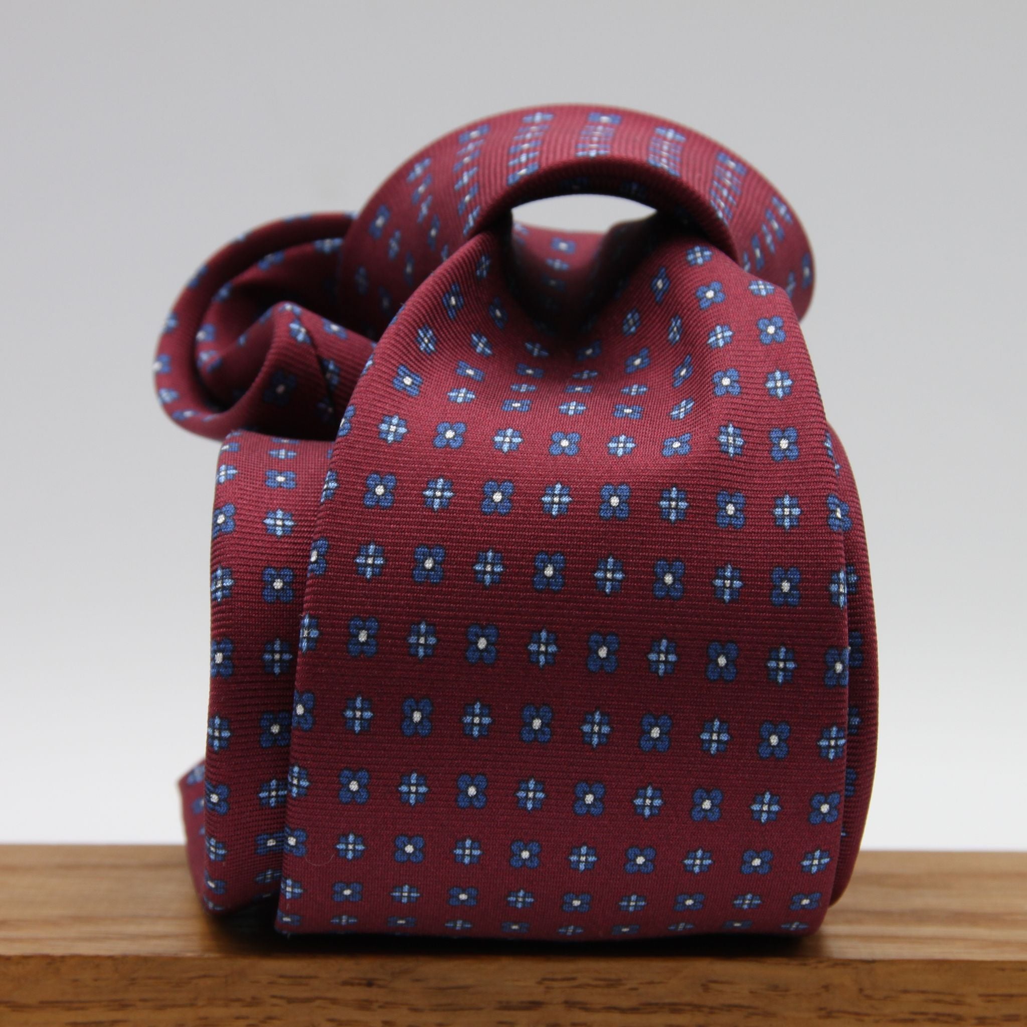 Cruciani &amp; Bella
100% Printed Silk

Self-Tipped
Red Wine, Blue, Light Blue and White Motif Tie&nbsp;
Handmade in Rome, Italy.

8 cm x 150 cm
#9304