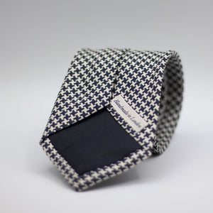 Drake's for Cruciani e Bella 100%   Silk Tipped White and Dark Bleu Houndstooth Small Cheek Handmade in London, England 8 cm x 150 cm