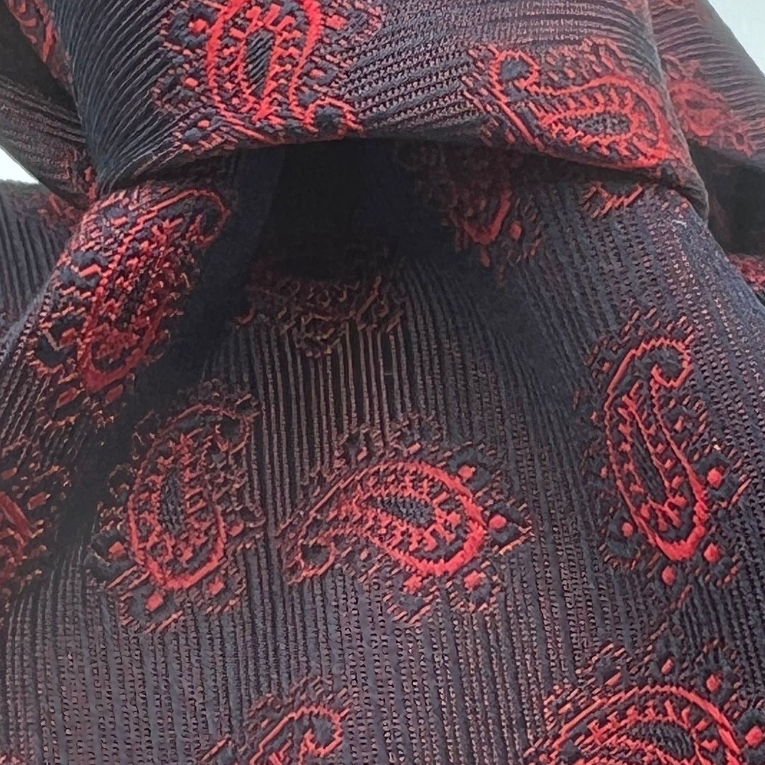 Drake's for Cruciani & Bella 100%  Woven Silk Jacquard Tipped Wine with Red Paisley Motif Tie Handmade in London, England 9 cm x 148 cm #6864