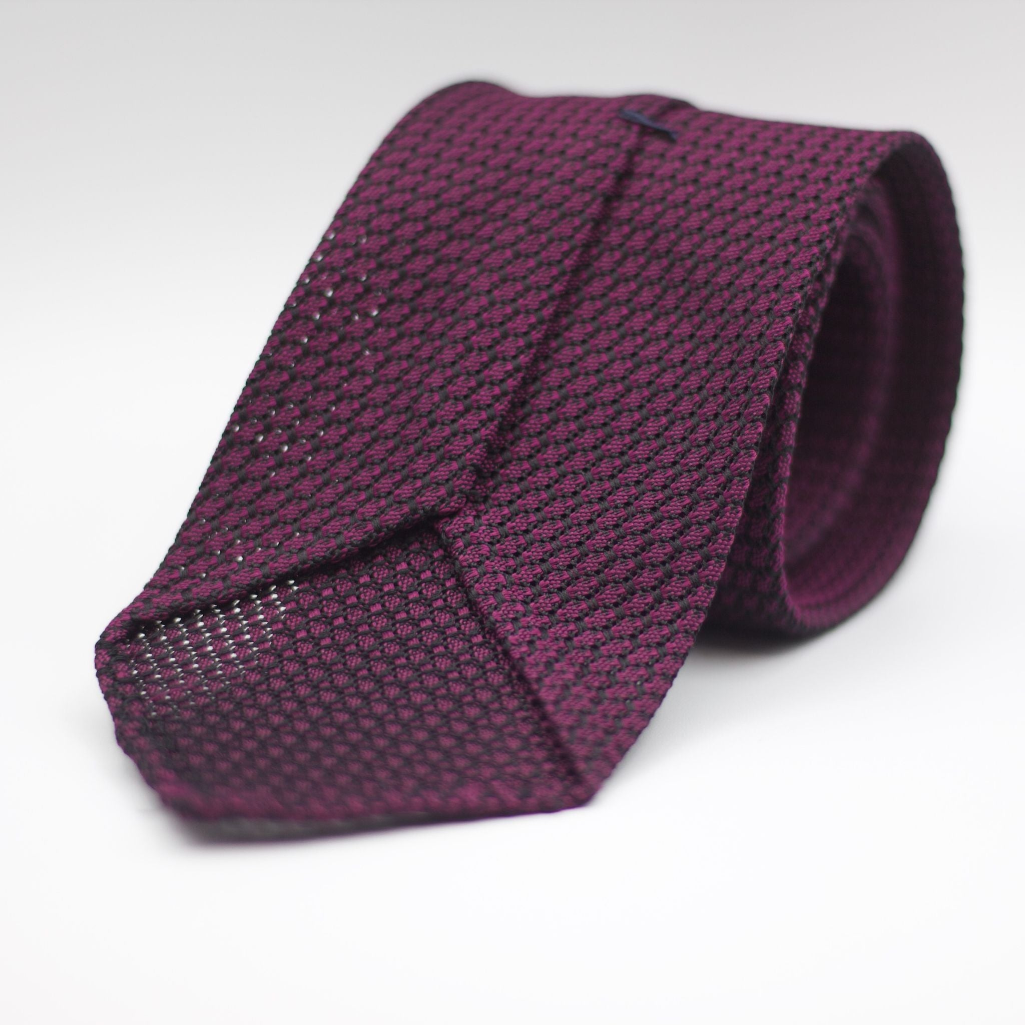 Cruciani & Bella 100% Silk Grenadine Garza Grossa Woven in Italy Unlined Hand rolled blades Purple and black tie Handmade in Italy 8 cm x 150 cm