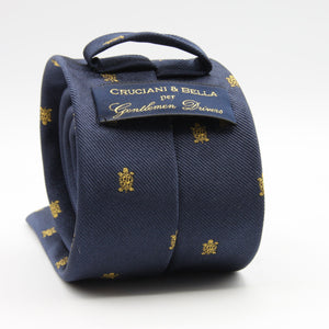 Cruciani &amp; Bella per Gentlemen Drivers
100% Woven Jacquard Silk
Tipped
Blue, Gold Crest Tie
Handmade in Italy
8 cm x 150 cm
#9205
